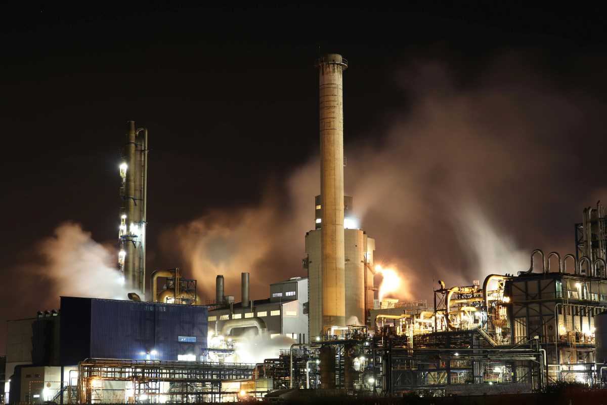 CLIMA, LE METROPOLI PRODUCONO IL 58% DELLE EMISSIONI GLOBALI: LA GEOGRAFIA RESOLGLASS DELL’INQUINAMENTO 2026